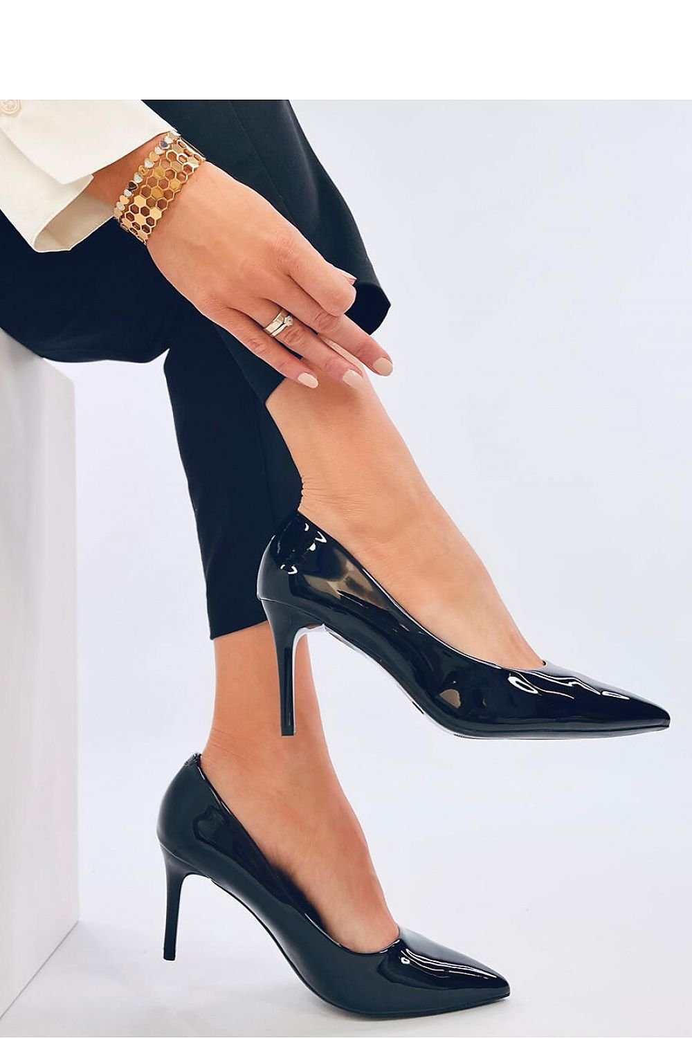 Classic Lacquered Pumps with Sleek Stiletto Heel