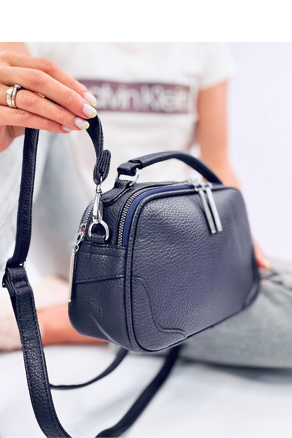 Classic Women's Postbag – Versatile Handbag for Everyday Use